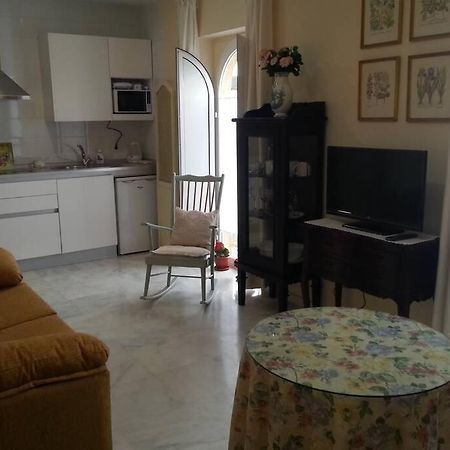 Alleanza, Puerta A Santa Cruz Sevilla Bagian luar foto