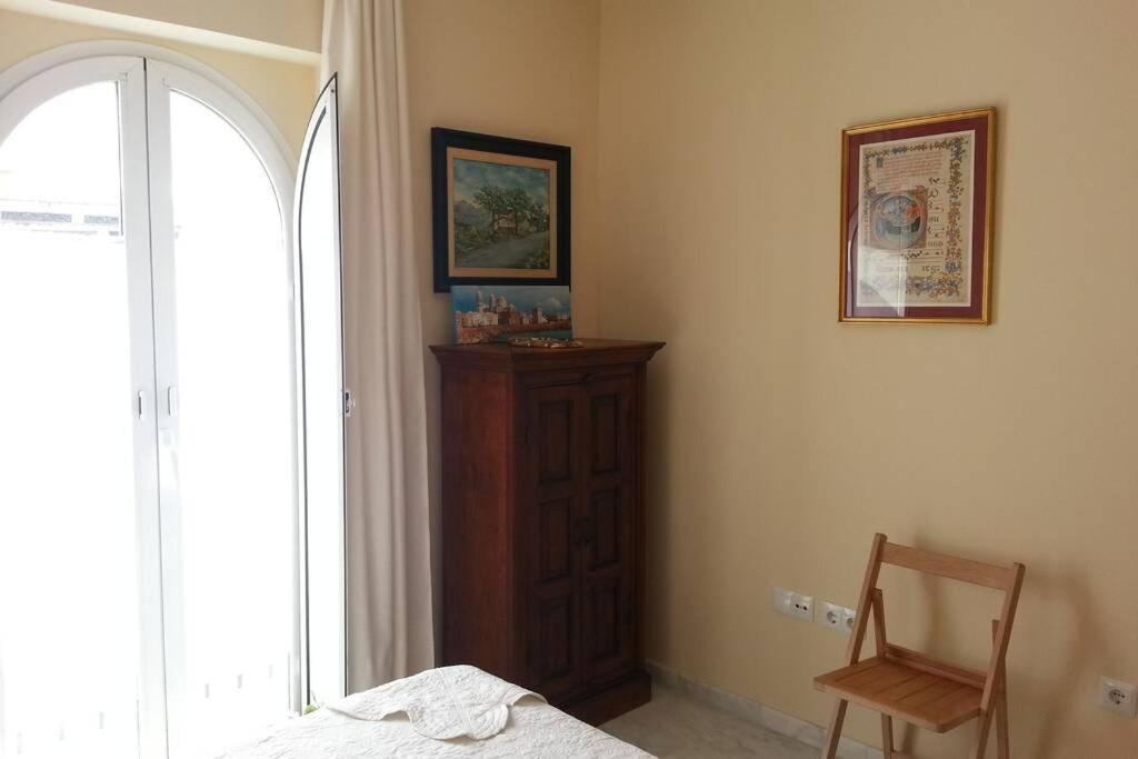 Alleanza, Puerta A Santa Cruz Sevilla Bagian luar foto