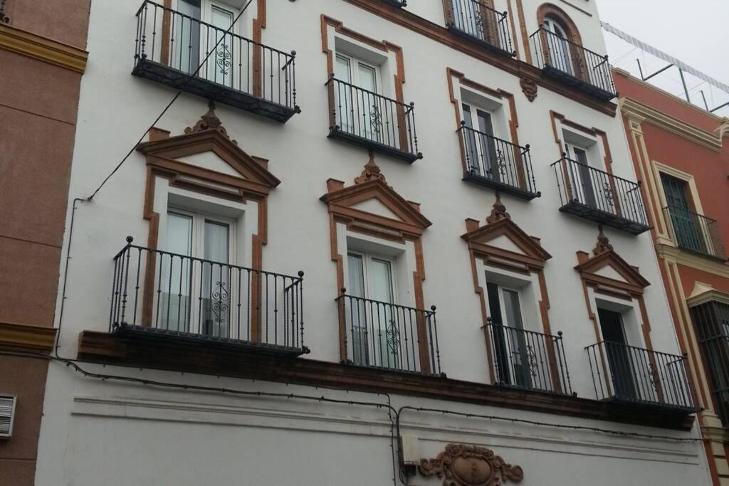 Alleanza, Puerta A Santa Cruz Sevilla Bagian luar foto